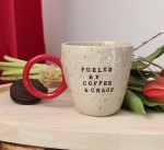 Kubek z napisem : FUELED BY COFFEE AND CHAOS  , lepiony ręcznie ok 200 ml 25/03 