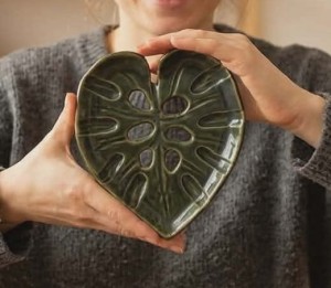 Talerzyk mydelniczka ręcznie wykonana LIŚĆ MONSTERA 131/03