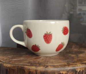 Kubek w truskawki 500 ml 31/04