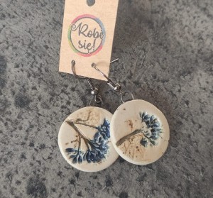 Kolczyki z motywem roślinnym okrągłe niebieskie