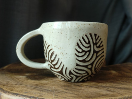 Kubek z serii Wariacje ceramiczny ręcznie lepiony i zdobiony - 3